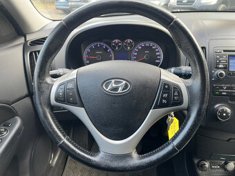 HYUNDAI i30 1,6 i 925 Kw TRIKOLORA - 11