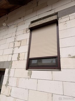 Zánovní okna a dveře + venkovní rolety - 11