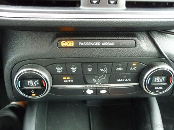 Ford Focus 1.5 TDCi 88 kw Titanium  po 1.majitel - 11