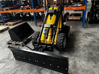 Smykový mininakladač TUR N520 / N525 - 11