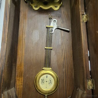 Staré nástěnné hodiny - 11