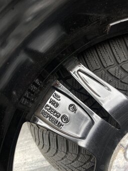 Originál Škoda 215/55 R17 - 11