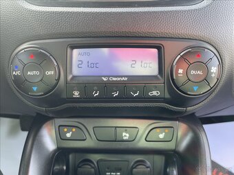 Hyundai ix35 2,0 CRDI 4X4, VÝHŘEV, DIGI AC - 11