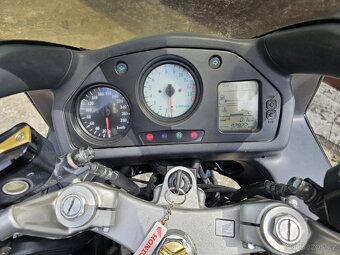 Honda VFR800 FI - 11