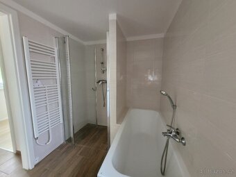 PRODÁM 2x bytová jednotka, 1x garáž + stavební pozemek - 11