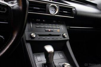 Lexus RC 300h Luxury - 11
