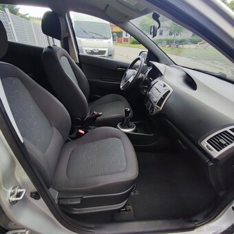 Hyundai i 20 benzín - 11