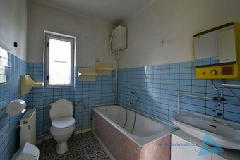 Prodej rodinného domu 4+1 s garáží, zahradou a kompletním zá - 11
