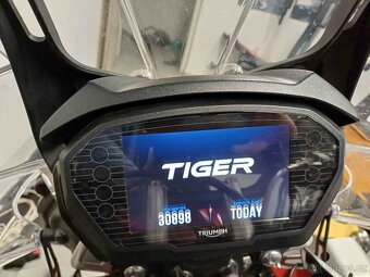 Triumph Tiger 800 XCA - 11