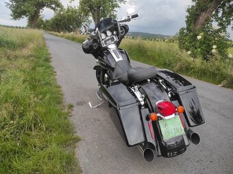 HARLEY DAVIDSON FLHX Street Glide - 11