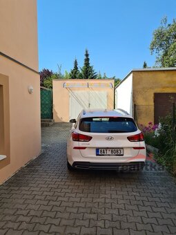 Pronájem velkého bytu 2+kk, 80m2 se zahradou, garáží a bazén - 11