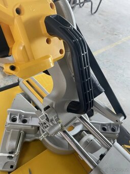 Aku pokosová pila DEWALT DCS365N 184mm - 11