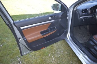 VW Golf 6 combi 2,0 103 kw Panorama Kůže Highline - 11