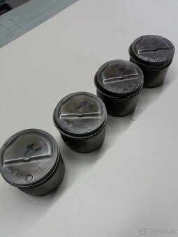 BMW E21 E10 E12 - M10 - Náhradní Díly 1 - 11