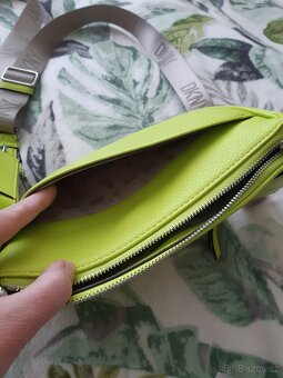 Originál DKNY Crossbody kabelka, růžová a neon. zelená - 11