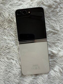 Samsung Galaxy Z Flip5 8GB/258GB Cream - 11