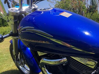 Suzuki VZ800 Marauder, krásné chromy - 11