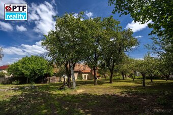 Dvougenerační rodinné sídlo + hospodářské zázemí + ovocná za - 11