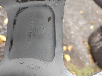 Prodám orig alu 15 škoda Octavia 2 5x112 ET 47 zimní pneu - 11
