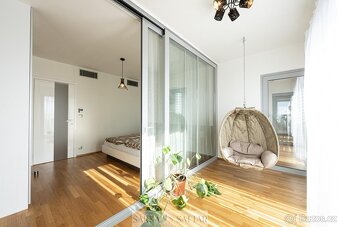 Pronájem krásného, světlého bytu 4+kk  116m2 plus zimni zahr - 11