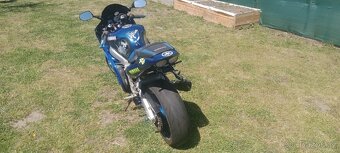 Yamaha R6 - 11