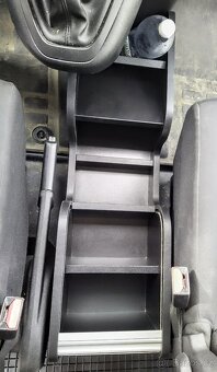 Toyota Proace Box/úložný prostor mezi sedačky - 11