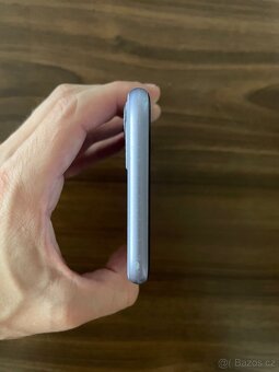 iPhone 11 (64gb, baterie: 81%) - 11