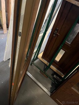 KRÁSNÉ 6TI KOMOROVÉ PLASTOVÉ DVOUKŘÍDLÉ VCHODOVÉ DVEŘE OŘECH - 11