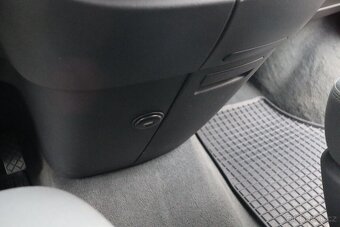 VW Multivan LONG T5 4x4 103kw 04/2013 4MOTION ŠPÉRA UZÁVĚRKA - 11