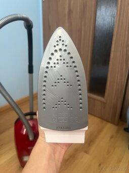 Vysavač Miele a žehlička Bosch - 11