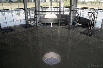 KOMERČNÍ SHOWROOM Staré Město u Uh.Hradiště - 11