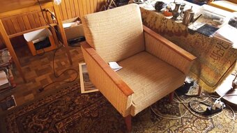 Retro křeslo ,stolky,lékařská vitrína. - 11