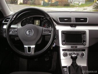 Volkswagen Passat B7 2.0 TDi - Serviska Highline - 11