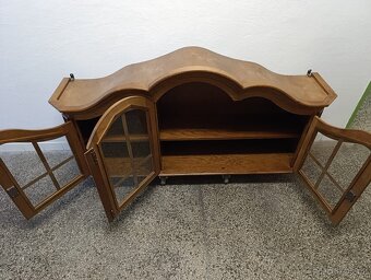 Závěsná vitrína, masív, Nábytek s příběhem - 11