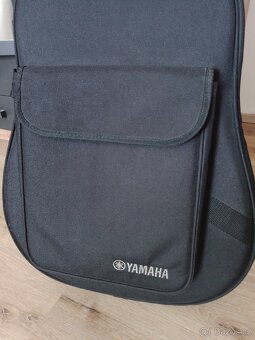 Dvanáctistrunná elektroakustická kytara Yamaha - 11