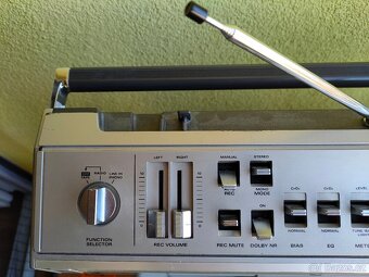 HITACHI TRK - 8190E - BOOMBOX - 11