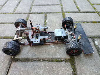 Starší rc auto silniční cestovní dělané na elektro motor - 11