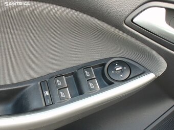 Ford Focus 1,6 16V kombi parksenzory,vyhřív sedadla,serviska - 11