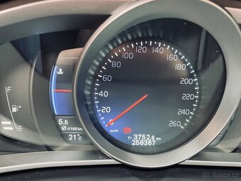 Volvo v40 R Design - 11