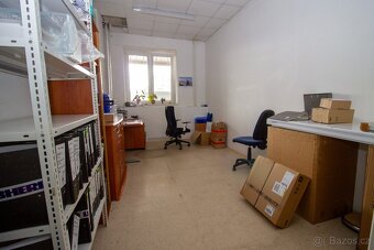 Pronájem kancelářského zázemí se sklady – 292 m² - 11