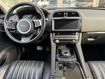 Jaguar F-Pace 3,0 30d R-Sport Portfolio AT AWD ČR DPH - 11