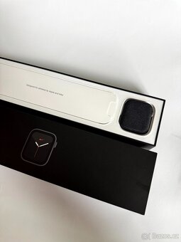 Apple Watch Series 5 - 44mm - Nike Vesrmírně šedý hliník - 11