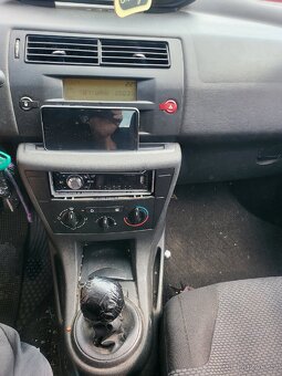 Citroën C4,1.4i,65kw, rok 2005,najeto 220tis km. - 11