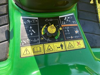 Zahradní traktor John Deere X 300 R - 11