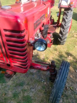 traktor MC CORMICK - 11