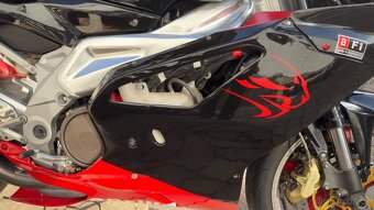 Aprilia RSV 1000 R - 11