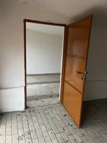 Prodám/pronajmu dvě propojené garáže v Rokycanech - 11