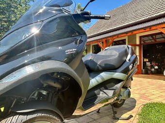 Piaggio MP3 250ie - 11