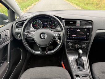Volkswagen e-Golf, 36kWh,SoH 93%,CCS,NAVI, s DPH 349 000,- - 11
