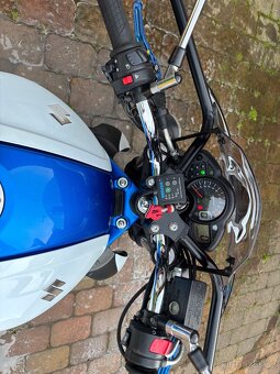 Suzuki Sfv 650 Gladius - 11